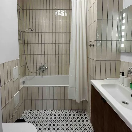 Cozy Krasinski Garden Apartment *