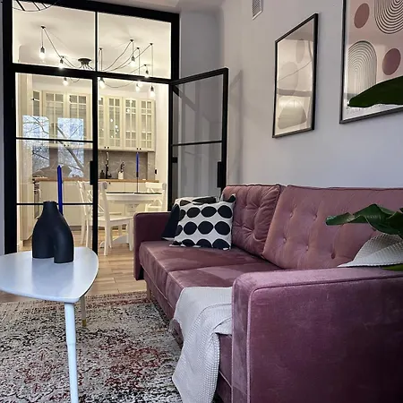 Cozy Krasinski Garden Apartment *